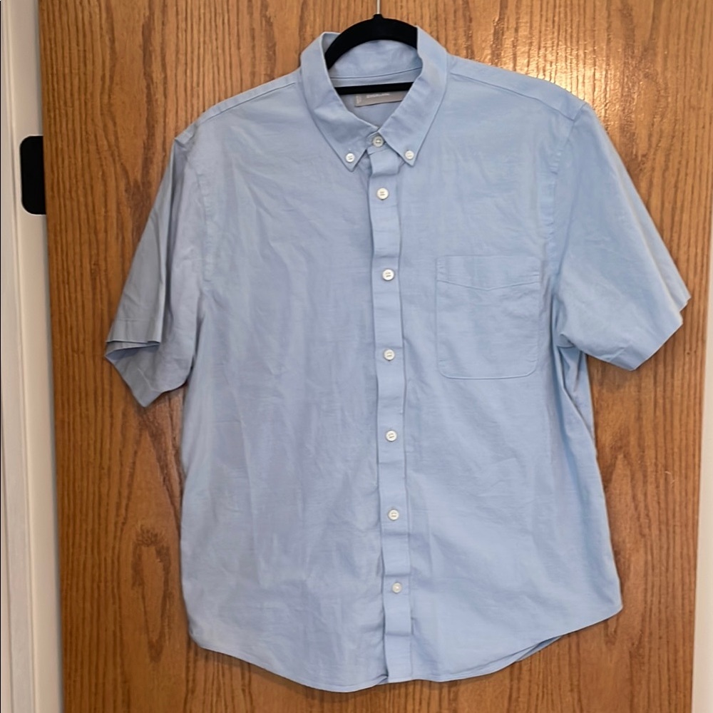 Everlane Short Sleeve Oxford Light Blue Button-Down Shirt